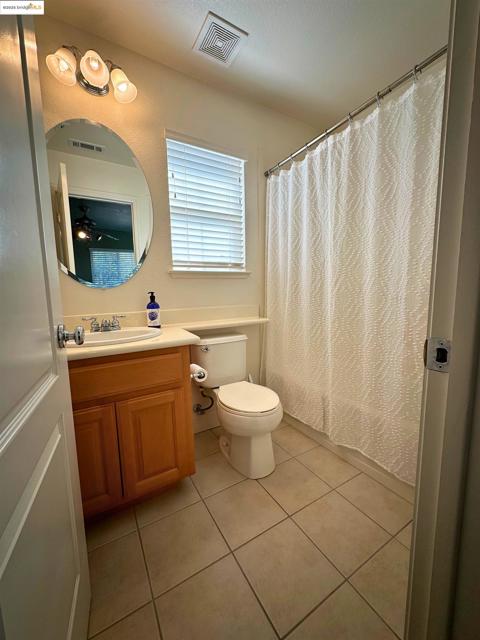 1327 Remington Ct, Tracy CA: https://media.crmls.org/mediaz/7fa7d68a-daf2-45c9-9cb4-99b7d4e6644e.jpg