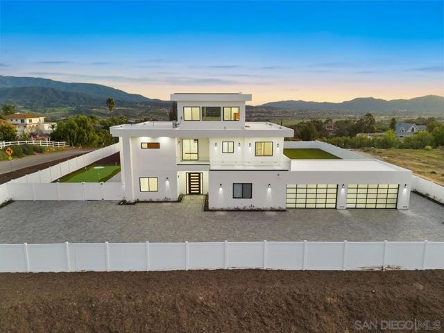 41955 Altanos Road, Temecula CA: https://media.crmls.org/mediaz/7fa86cf8-962e-4eae-aeea-a74b2d82c612.jpg