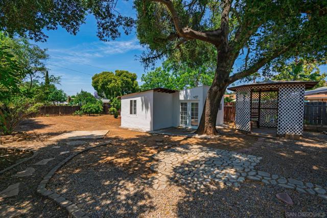228 E 15th Ave, Escondido CA: https://media.crmls.org/mediaz/7fa8c92a-3314-474e-a94b-d93a23fd9f67.jpg