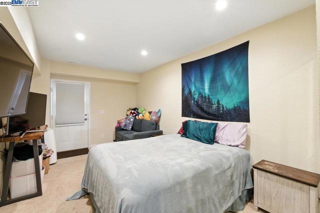 21798 Independent School Rd, Castro Valley CA: https://media.crmls.org/mediaz/7fa8e581-b17c-4733-80cb-aa2e41609691.jpg
