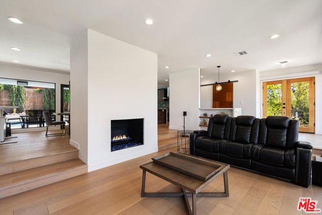 3775 Aloha Street, Los Feliz CA: https://media.crmls.org/mediaz/7fa92432-0006-49db-aad5-8cf680c15fe0.jpg