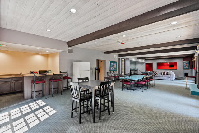 22100 Burbank Boulevard, Woodland Hills CA: https://media.crmls.org/mediaz/7fa96191-2f75-4efd-a930-79630ba43e7f.jpg