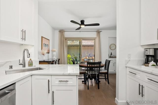 545 Shady Brook Pl, Escondido CA: https://media.crmls.org/mediaz/7fa9681c-f6de-48da-9c08-0ebe830e559c.jpg