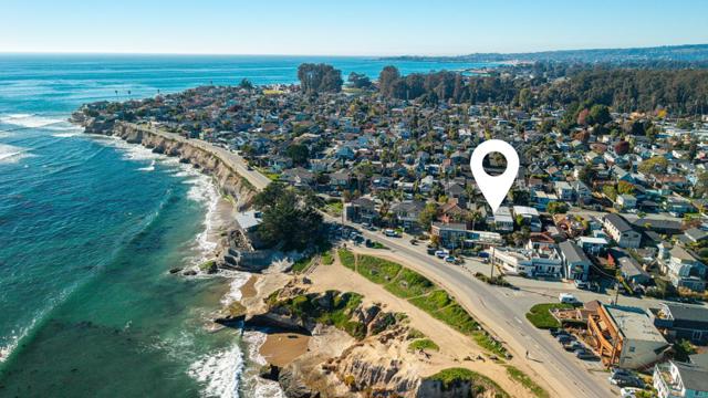 360 36th Avenue, Santa Cruz CA: https://media.crmls.org/mediaz/7fa9f714-36e6-4e4f-8f33-ee358fa32416.jpg