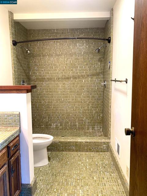 29 Anton Way, Novato CA: https://media.crmls.org/mediaz/7faa429f-6ee4-4b98-b997-2f0866825e52.jpg