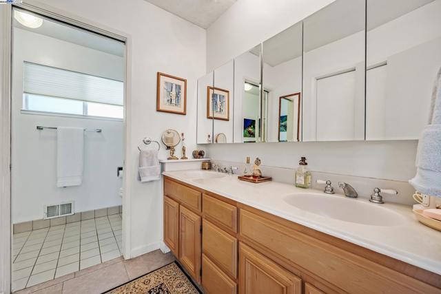 1923 Green Valley Rd, Alamo CA: https://media.crmls.org/mediaz/7faa96cd-3407-466c-b59d-55f0bec60067.jpg