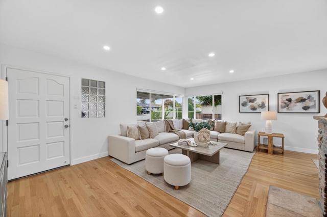 866 Stonehurst Way, Campbell CA: https://media.crmls.org/mediaz/7fab13e9-a85b-4057-99b4-c932ddbc7d30.jpg