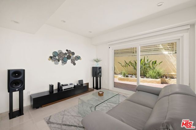 1244 Stradella Road, Los Angeles CA: https://media.crmls.org/mediaz/7fab5ce2-e385-4e34-817a-45be171d949e.jpg