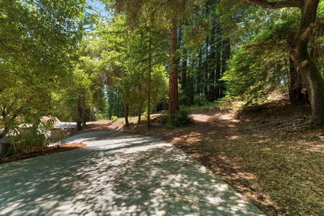 55 Hidden Meadow Lane, Scotts Valley CA: https://media.crmls.org/mediaz/7fac1eb1-1ddd-43e6-b5c2-d9470c23fefa.jpg