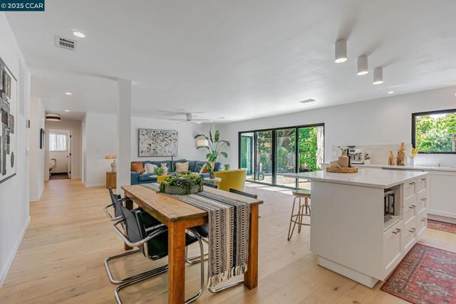 503 Vine Hill Way, Martinez CA: https://media.crmls.org/mediaz/7fac8226-08b9-43e4-b011-14fff16a071a.jpg
