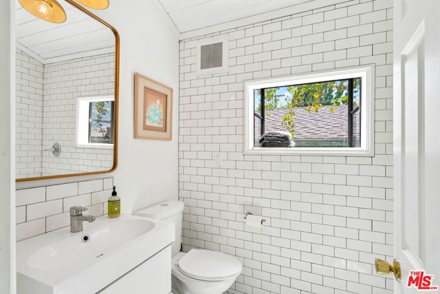 13048 Rose Avenue, Los Angeles CA: https://media.crmls.org/mediaz/7fac9f86-85b3-4a8f-b7f4-5de6f924caf6.jpg