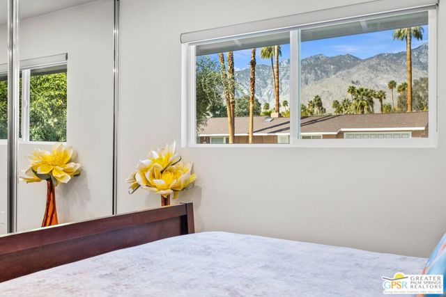 1244 S San Mateo Drive, Palm Springs CA: https://media.crmls.org/mediaz/7facdffe-cd60-4446-baa4-a62d17cc4e3c.jpg