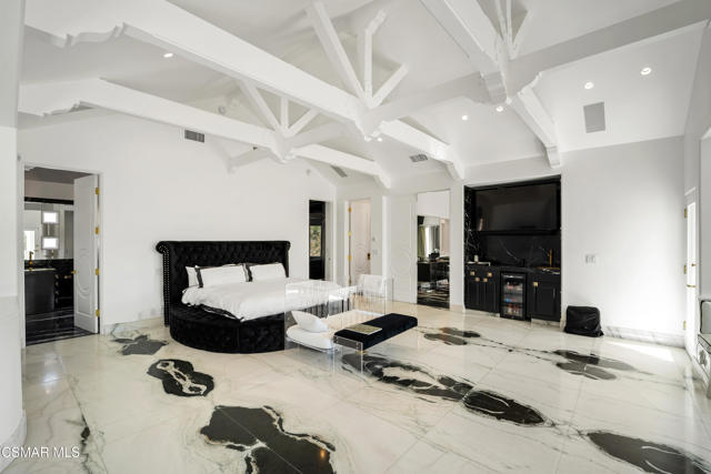 25665 Mulholland Highway, Calabasas CA: https://media.crmls.org/mediaz/7face901-1fed-4ac1-b056-5ad72f1ddc59.jpg