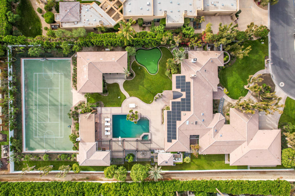 https://media.crmls.org/mediaz/7fad26ef-401e-4ab9-8960-37040d029b0a.jpg?preset=X-Large