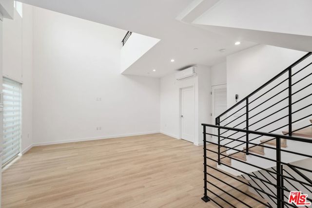 1187 CRENSHAW Boulevard, Los Angeles CA: https://media.crmls.org/mediaz/7fadd1f3-3265-4b03-98b0-5ab6145fb022.jpg
