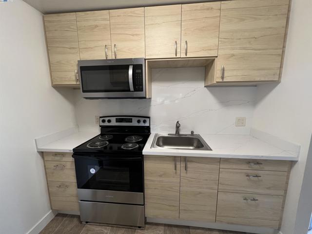 36976 Mulberry St, Newark CA: https://media.crmls.org/mediaz/7fadf101-3a20-47ab-b13b-598d81ac46cd.jpg
