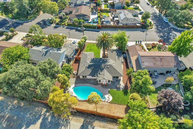 3613 perada dr, Walnut Creek CA: https://media.crmls.org/mediaz/7fae2873-e0c8-4c58-9edb-5e3d549de3a8.jpg