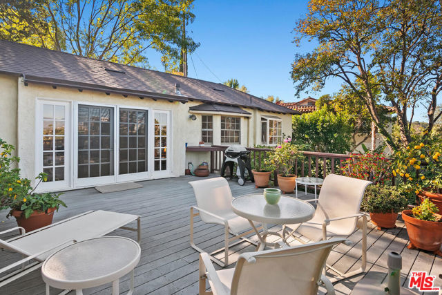 15213 Del Gado Drive, Sherman Oaks CA: https://media.crmls.org/mediaz/7fae5313-1673-4462-86f9-335d5440fb31.jpg