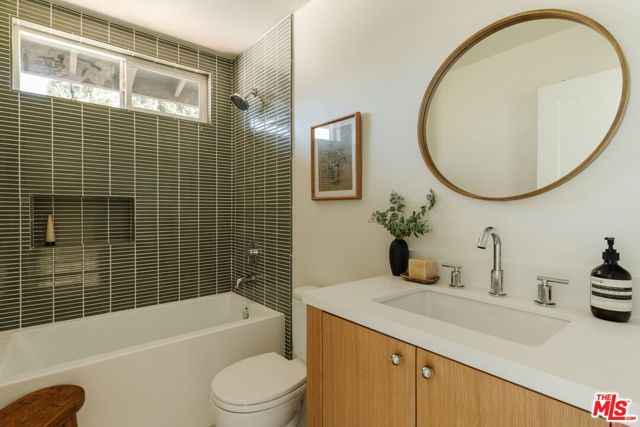 29204 Deep Shadow Drive, Agoura Hills CA: https://media.crmls.org/mediaz/7fae8540-c033-4075-a2ad-62180b72fbaa.jpg