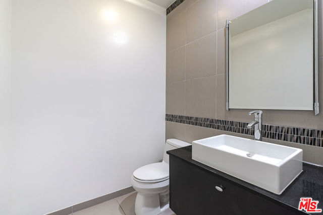 1409 Armacost Avenue, Los Angeles CA: https://media.crmls.org/mediaz/7fae9095-1cb0-4f46-b279-43f719ad7828.jpg