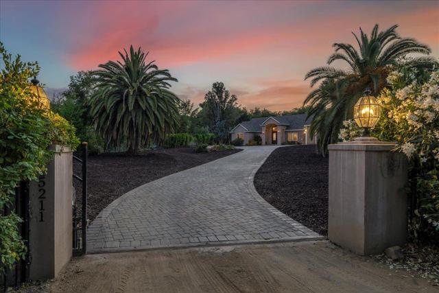 15211 Becky Lane, Monte Sereno CA: https://media.crmls.org/mediaz/7faee348-8848-410e-b2f8-939d50be0d6f.jpg