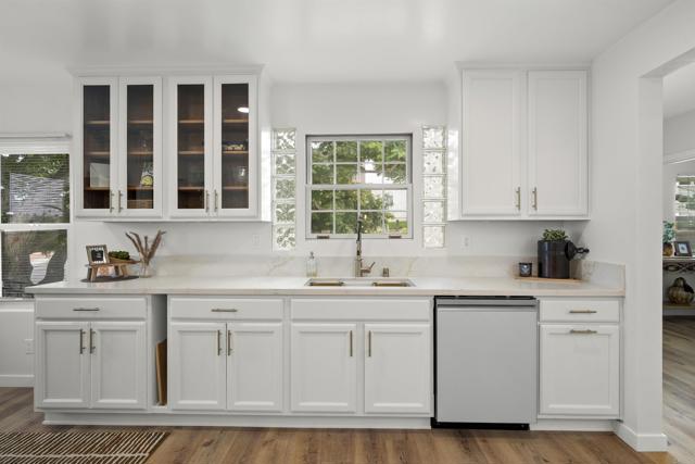 3710 Milan Street, Point Loma CA: https://media.crmls.org/mediaz/7faeeb04-a3ef-4d95-9906-6e5eb7bbc4cb.jpg