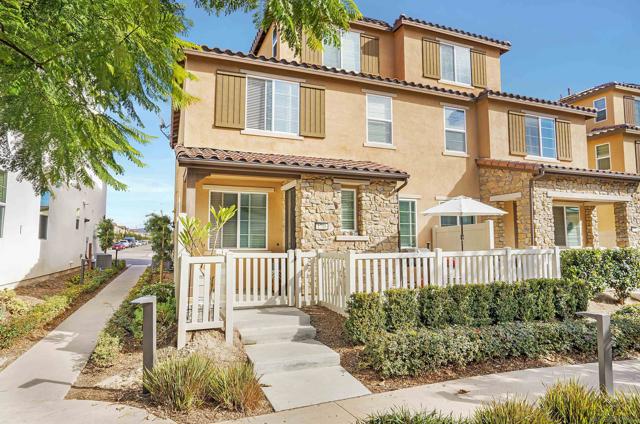 1716 Moon Orchid Ave, Chula Vista CA: https://media.crmls.org/mediaz/7faf1d59-e0f4-44c3-b8bb-b48a12064577.jpg