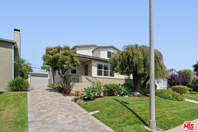 8107 Yorktown Avenue, Los Angeles CA: https://media.crmls.org/mediaz/7faffd04-3595-4cc6-9c20-3e914ab291e4.jpg