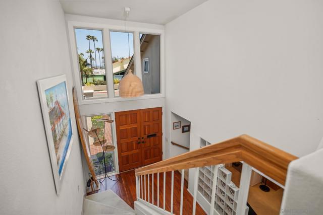 54 Half Moon Bend, Coronado CA: https://media.crmls.org/mediaz/7fb0439c-c27a-4879-b6db-65f9cf075e2e.jpg