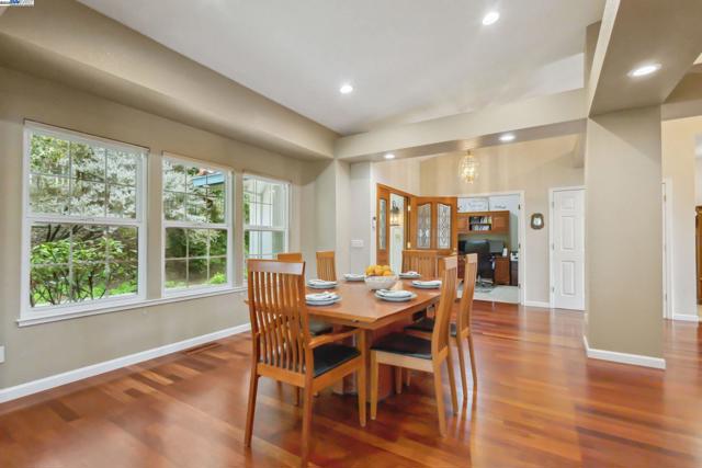3565 Star Ridge Rd, Hayward CA: https://media.crmls.org/mediaz/7fb05256-6ac2-4afc-84f0-89944fbdec8a.jpg