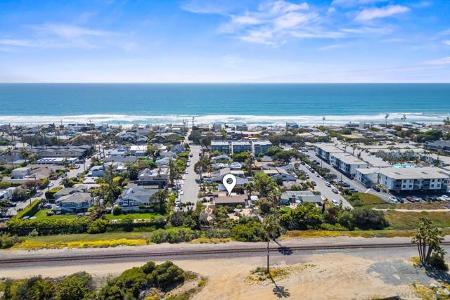 260 27Th St, Del Mar CA: https://media.crmls.org/mediaz/7fb06c87-4b2c-484d-a946-49bdcc638b5b.jpg