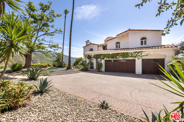 23407 W Copacabana Street, Malibu CA: https://media.crmls.org/mediaz/7fb099de-64a5-4943-9280-c0674ce56380.jpg