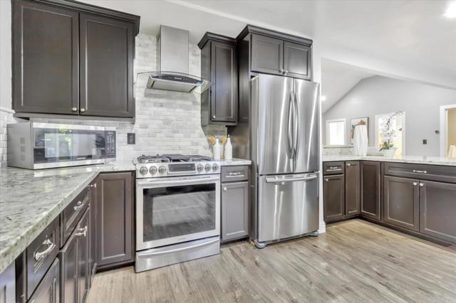 560 River Drive, Boulder Creek CA: https://media.crmls.org/mediaz/7fb0ad0c-1080-41b5-95ce-f21446d4f54b.jpg