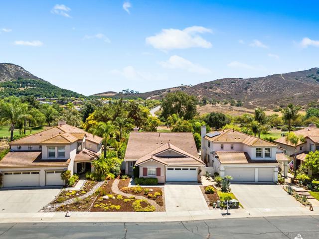 3083 Sprucewood Ln, Escondido CA: https://media.crmls.org/mediaz/7fb0faeb-2b3a-444d-86c2-3ae667b641e0.jpg