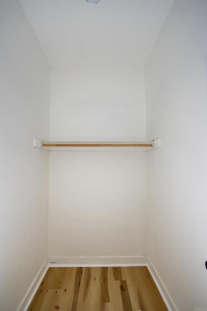 https://media.crmls.org/mediaz/7fb110b8-4123-4899-b17d-d35615d21175.jpg?preset=X-Large