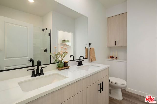 2724 N Rana Way, Los Angeles CA: https://media.crmls.org/mediaz/7fb1289e-c252-4223-8d22-d079ed9134d2.jpg