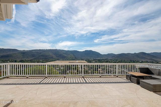 11300 Highridge Court, Camarillo CA: https://media.crmls.org/mediaz/7fb18035-ac1e-49ef-ad7d-261b424874f0.jpg