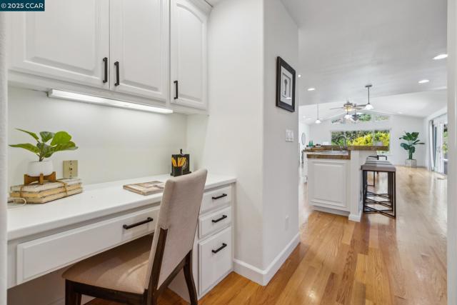 1450 Finley Ln, Alamo CA: https://media.crmls.org/mediaz/7fb24231-6f69-4b80-abab-4d51e1015076.jpg