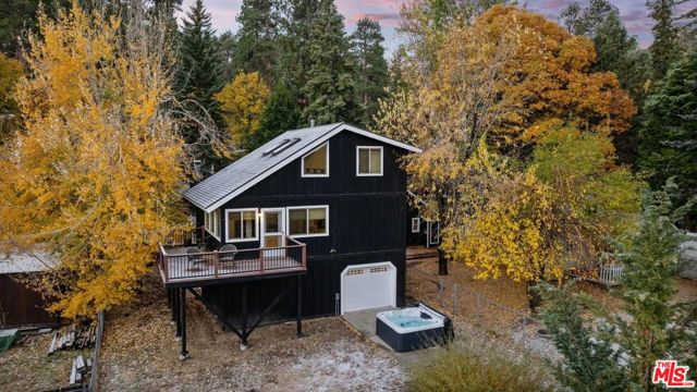 993 Cameron Drive, Big Bear CA: https://media.crmls.org/mediaz/7fb2b955-954f-4748-bacf-61039227245a.jpg