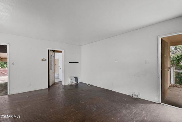 17917 Burbank Boulevard, Encino CA: https://media.crmls.org/mediaz/7fb32a52-aef7-4d7f-b364-54dbf5180ab7.jpg