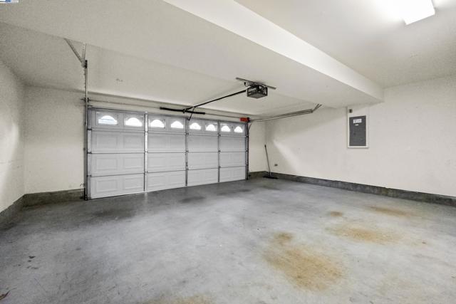 2165 Watermill Rd, San Ramon CA: https://media.crmls.org/mediaz/7fb34203-fdcb-4db1-9d23-6ba322dfd847.jpg