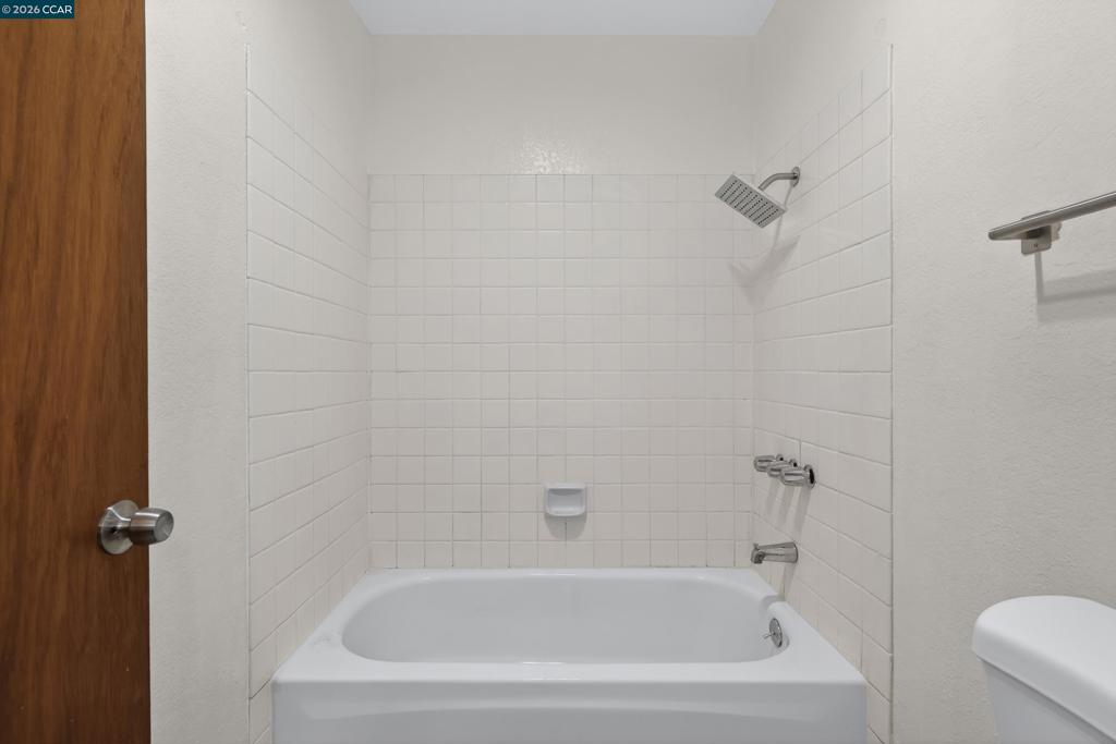 https://media.crmls.org/mediaz/7fb3909a-ae66-409c-81ea-d38bad63d61e.jpg?preset=X-Large