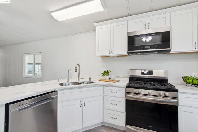 301 Alcott Ct, Bethel Island CA: https://media.crmls.org/mediaz/7fb3d5b2-103c-4ba3-8476-712f303ed6e5.jpg