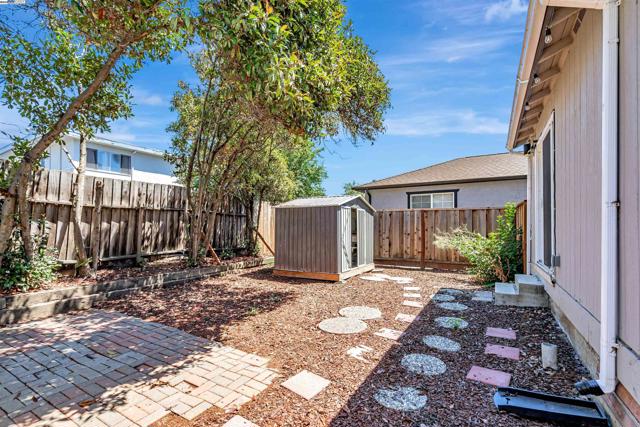 24576 Oneil Ave, Hayward CA: https://media.crmls.org/mediaz/7fb3e515-dfc1-44a4-a0bc-5405208492e4.jpg