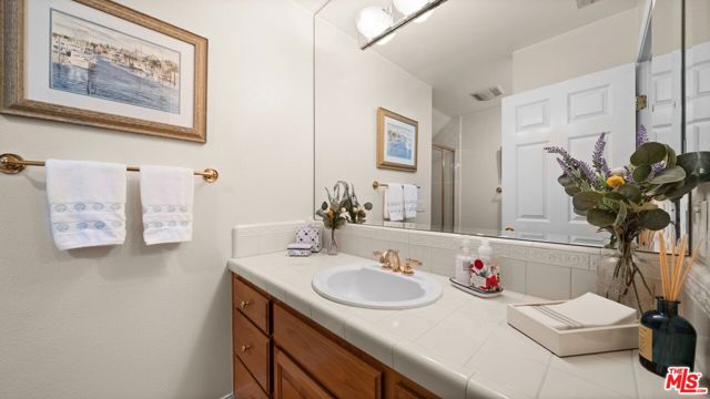 219 Baybrook Court, Lake Sherwood CA: https://media.crmls.org/mediaz/7fb489e4-b592-4dec-9237-cbfed98f6248.jpg
