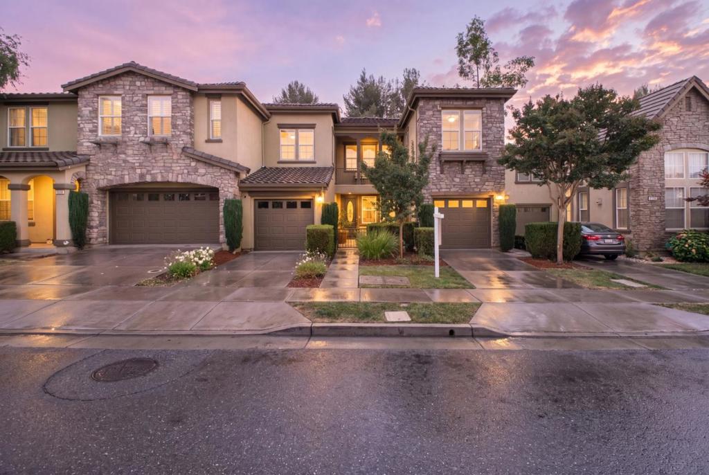 1392 Thornbury Lane