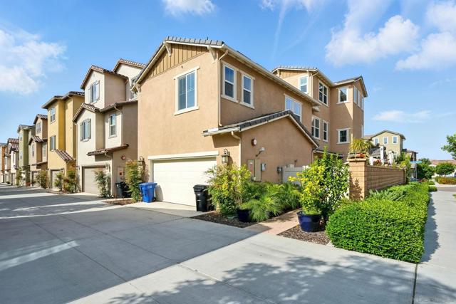 1705 Tuckers Grove Ave, Chula Vista CA: https://media.crmls.org/mediaz/7fb5a4f8-0d53-4eb1-ab8b-57a3e1b39e84.jpg