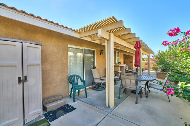 33853 Drifting Sands Circle, Thousand Palms CA: https://media.crmls.org/mediaz/7fb5bf1e-7293-4d5f-bb2f-204051318bcd.jpg