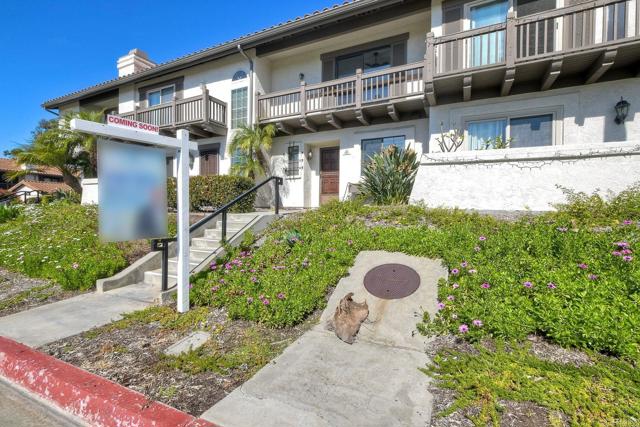 Detail Gallery Image 3 of 29 For 907 Hickory Ct, Carlsbad,  CA 92009 - 2 Beds | 3/1 Baths