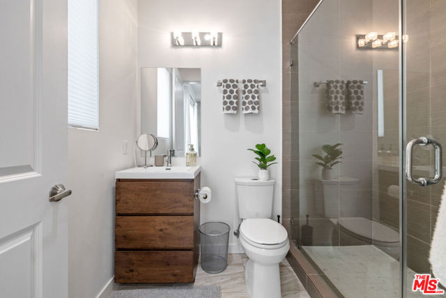 5961 Fountain Avenue, Los Angeles CA: https://media.crmls.org/mediaz/7fb6c926-3748-4ec1-bba0-3661ad2b53c9.jpg